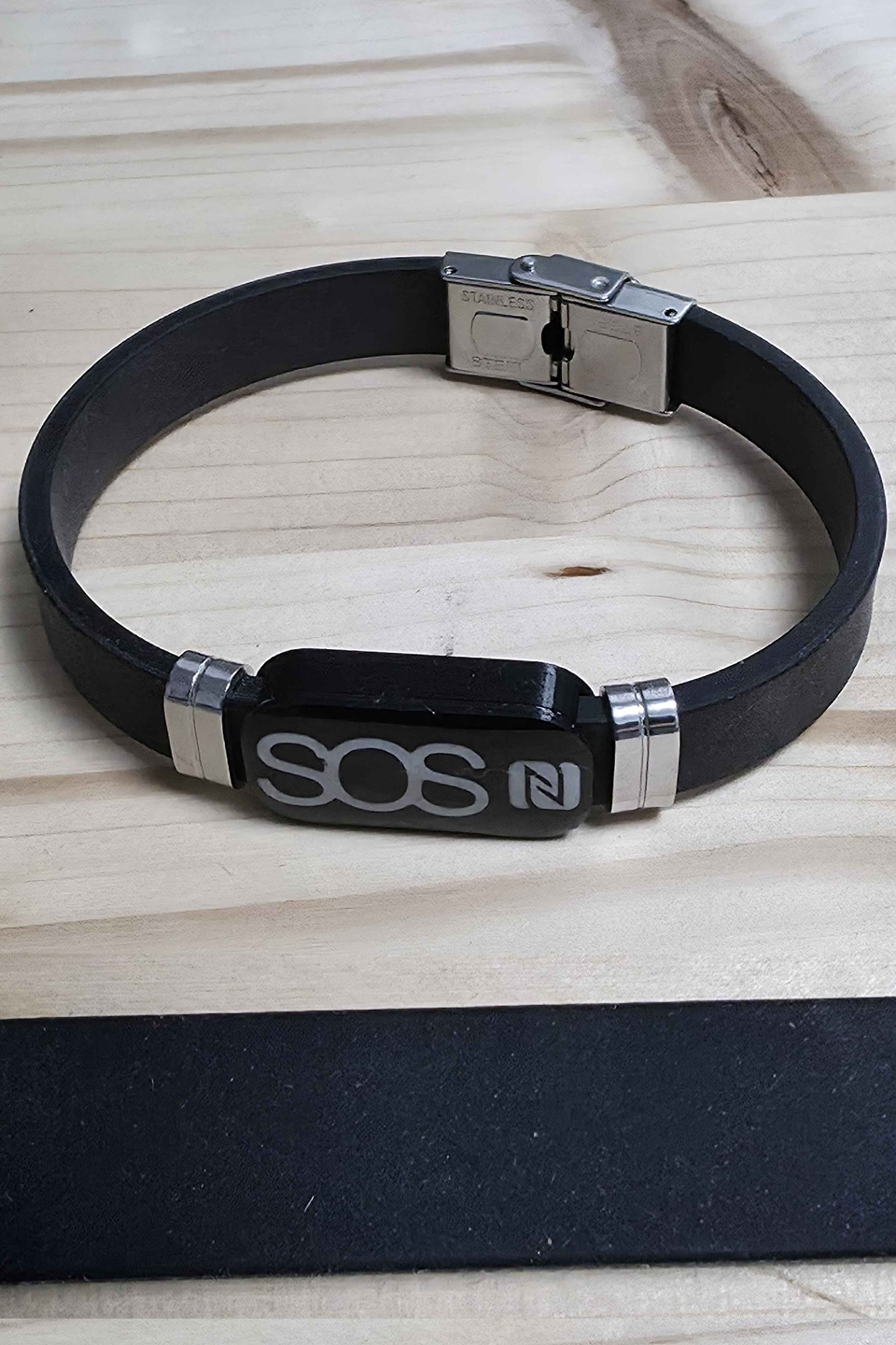 A01 - SOS Armband Gummi mit NFC Chip