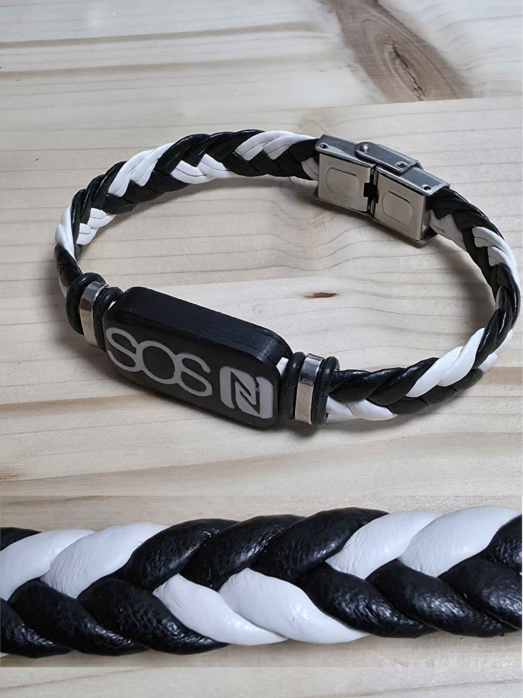 A04 - Schwarz / Weiß Limitiert  Kunstleder SOS Armband mit NFC Chip